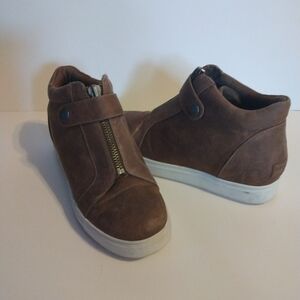 Yellow Box size 8M tan faux suede-leather hi-top sneaker booties EUC